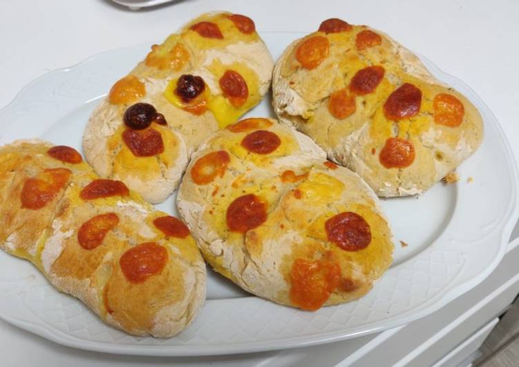 Bocaditos de pan rellenos de pavo, calabacín y queso