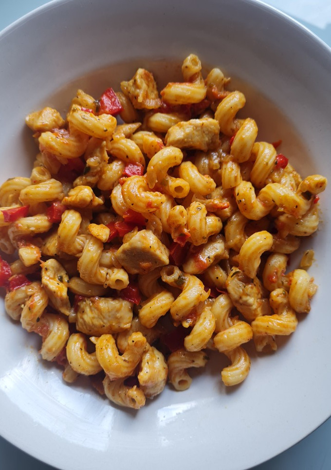 Una foto de Pasta con pollo