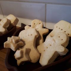 A picture of Christmas shortbread.