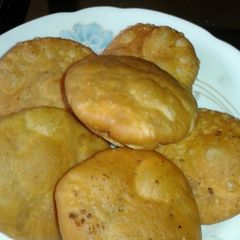 A picture of Hara matar ki kachori.