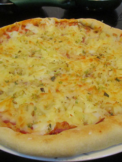 Una foto de Pizza de Jamón y queso (con piña)