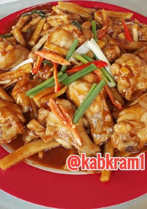 รูปของ ผัดน้ำพริกเผาไก่ยอดมะพร้าว