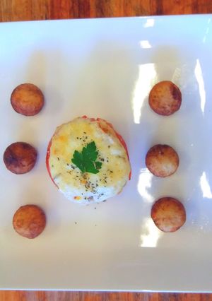 Una foto de Tomates rellenos con papas noisette