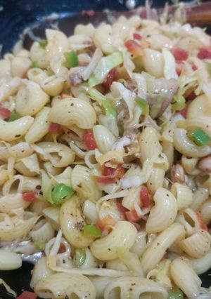 A picture of Chicken veggies macroni.