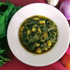 A picture of Aloo palak in pressure cooker.