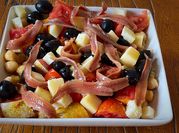 Una foto de ensalada de garbanzos