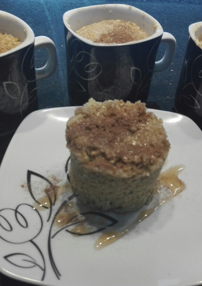 Una foto de Pastelito Mug cake de avena y manzana sin horno y sin harina