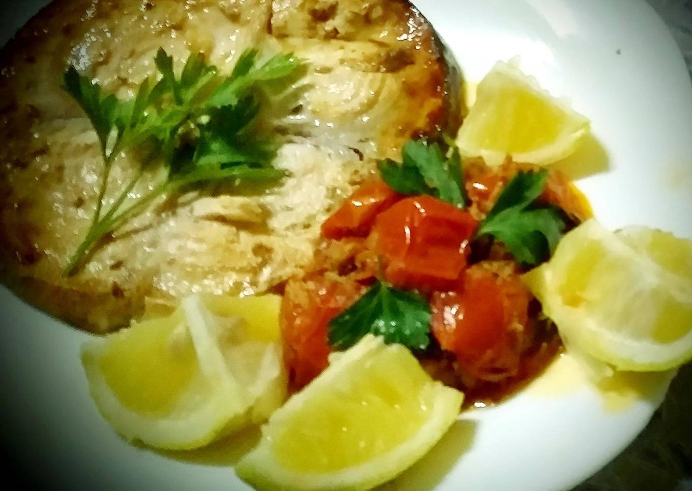 Tranche d'espadon grillé au sauce tomate cerise😋😋👍