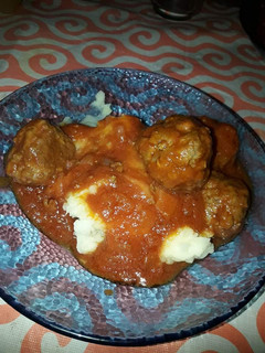 Una foto de Puré de papas con albóndigas