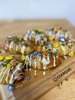 Una foto de Croissants de chocolate blanco y lacasitos en Airfryer