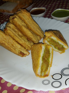 બ્રેડ પકોડા (Bread Pakoda Recipe In Gujarati) રેસીપી મુખ્ય ફોટો