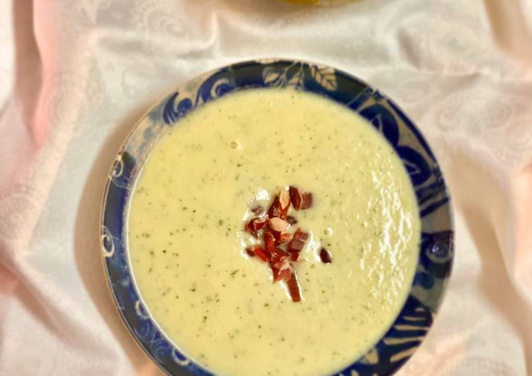 Sopa fría de melón con leche de coco