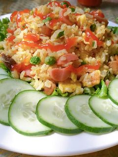 Hình của món Cơm chiên trứng,xúc xích.