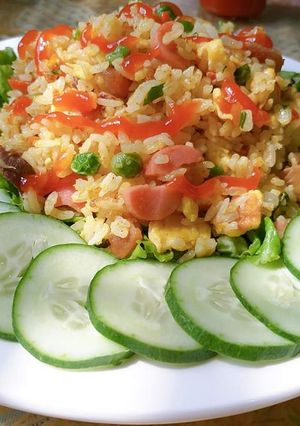 Hình của món Cơm chiên trứng,xúc xích.