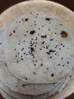 નાન (Naan Recipe In Gujarati) રેસીપી મુખ્ય ફોટો