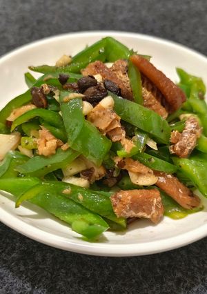 豆豉燒鰻炒青椒(簡單料理) 的食譜成品照片