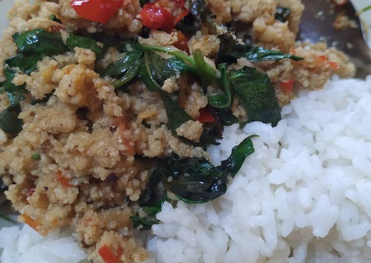 5. Tumis oncom kemangi