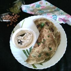 A picture of Mung beans dosa with peanut chutney.