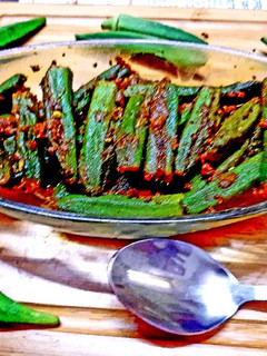 बेसन की भरवा भिन्डी (Besan ki bharwa Bhindi recipe in Hindi) रेसिपी मुख्य फोटो