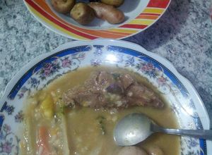 Una foto de Sopa de crema de alverjas con cordero