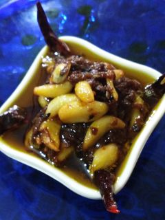 রসুনের আচার (rasuner achaar recipe in Bengali) রেসিপির প্রধান ছবি