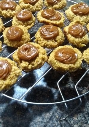 Una foto de Pepas de coco y dulce de leche