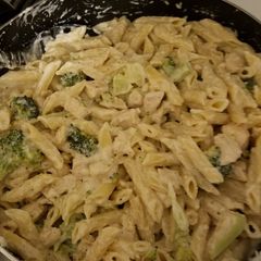 A picture of The Beast Cheesy Garlic Penne.