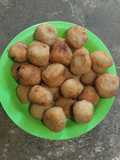 Gejos (bola-bola ubi kayu isi gula merah)