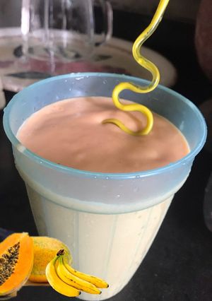 Una foto de Smoothie de papaya y guineo