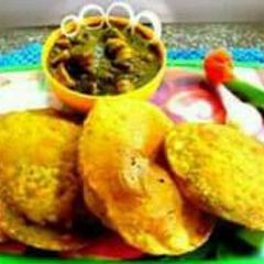 A picture of Green gatta in green gravy.