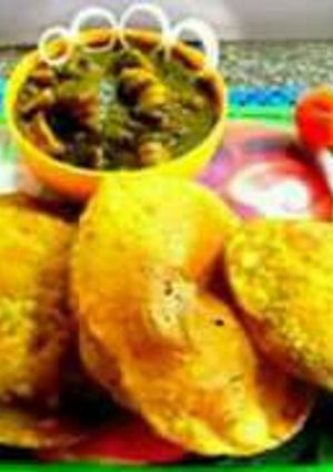 A picture of Green gatta in green gravy.