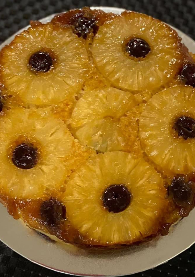 પાઇનેપલ અપ સાઇડ ડાઉન કેક (pinapple up side down cake recipe in Gujarati) રેસીપી મુખ્ય ફોટો