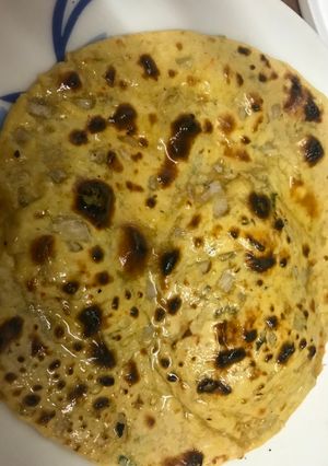 A picture of Indian bread Missi Roti.