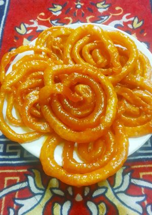 इन्स्टंट जलेबी (instant jalebi recipe in marathi) रेसिपी चे मुख्य फोटो 
