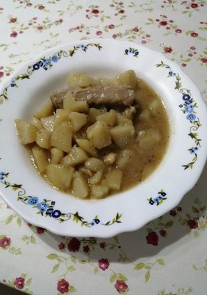 Una foto de Costillas con patatas