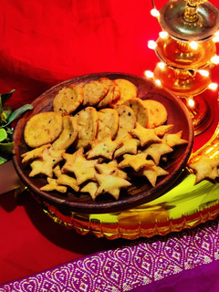 A picture of Methi mathri.