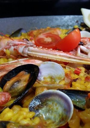 Una foto de Paella de marisco