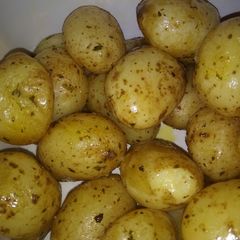 A picture of Pot roast potatoes.