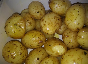 A picture of Pot roast potatoes.