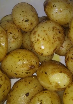 A picture of Pot roast potatoes.