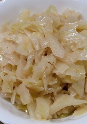 Egyszerű párolt káposzta recept fotója