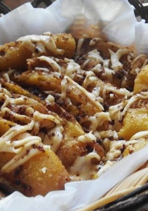 A picture of Fried Banana - with grated cheese and palm sugar on top.