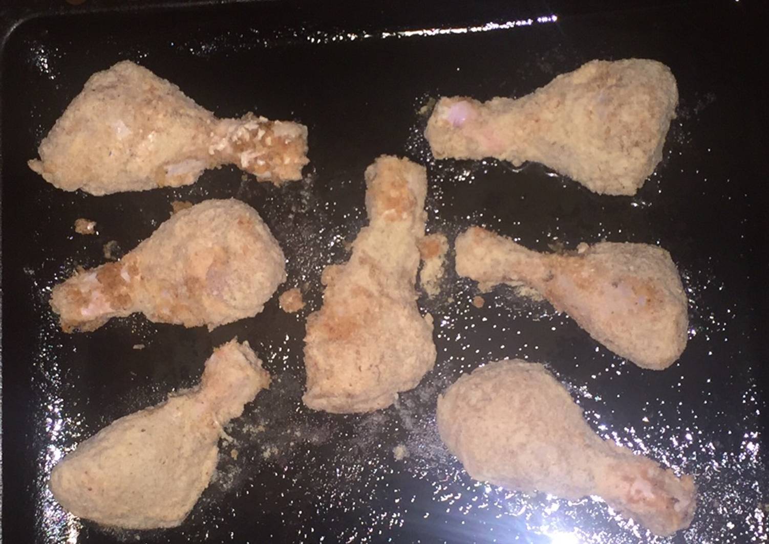 курица в кефире. куриные ножки в тесте. надрезанная голень курицы. ножки курицы боровское тюмень фото. куриные голени в рукаве в духовке.