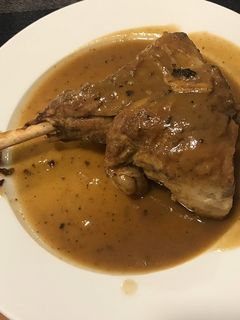 Una foto de Jarretes de cordero al vino tinto