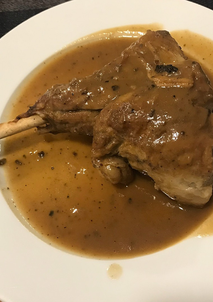 Una foto de Jarretes de cordero al vino tinto