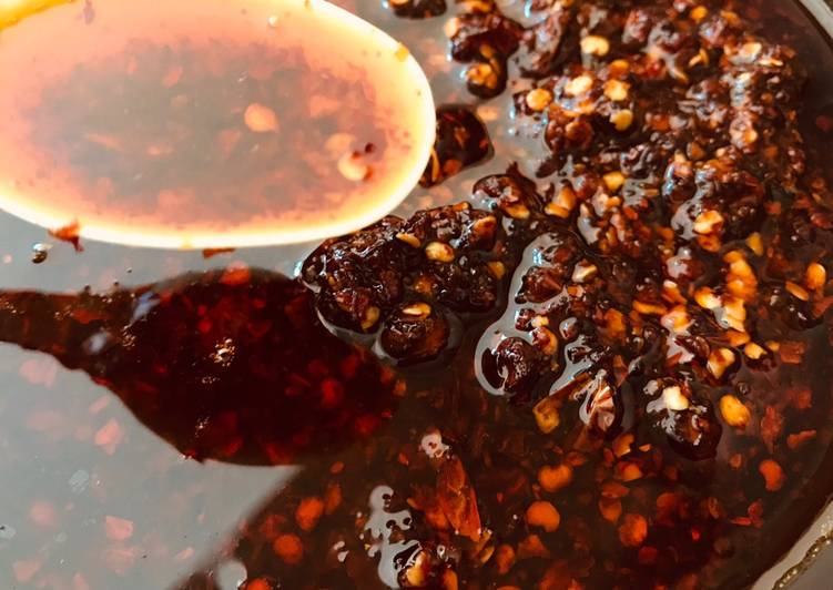 Cara Menyiapkan Chilli Oil (Minyak Cabe) Wangi dan Tahan Lama yang Sempurna!