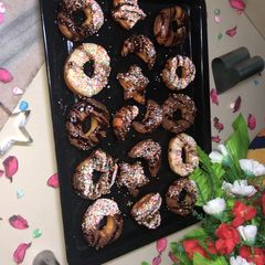 A picture of Donuts 🍩.