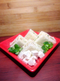 A picture of Mayonnaise Sandwich.