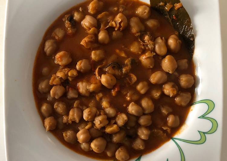 Potaje garbanzos con gambas y mejillones en mambo