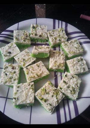 A picture of White Chocolate Pista Burfi.